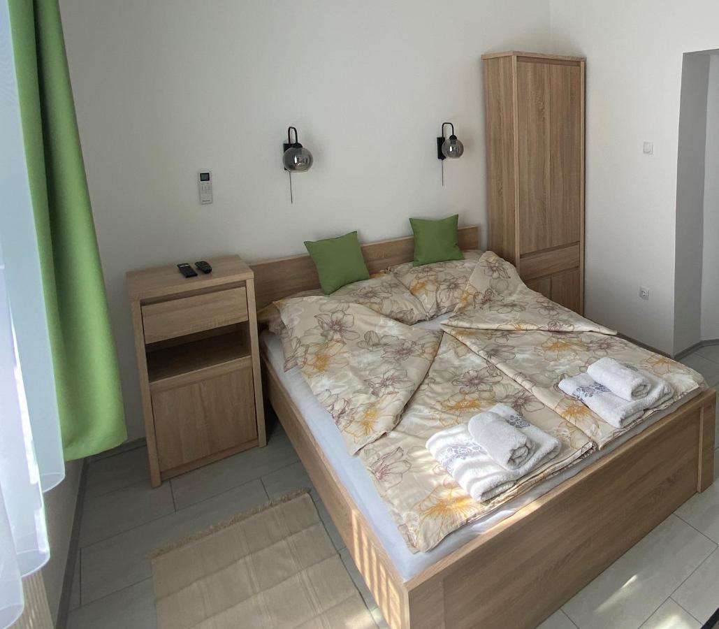 Rad-Var Apartmanhaz エゲル エクステリア 写真