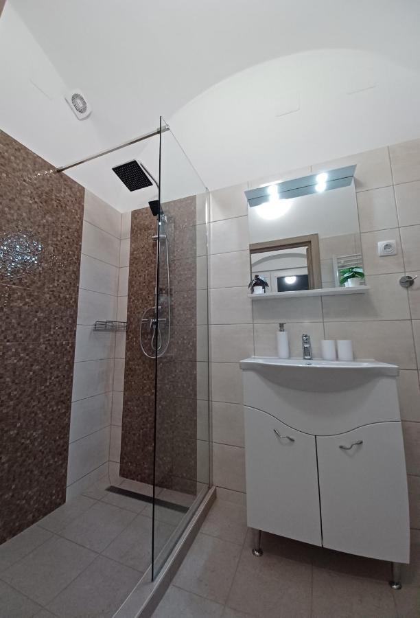 Rad-Var Apartmanhaz エゲル エクステリア 写真